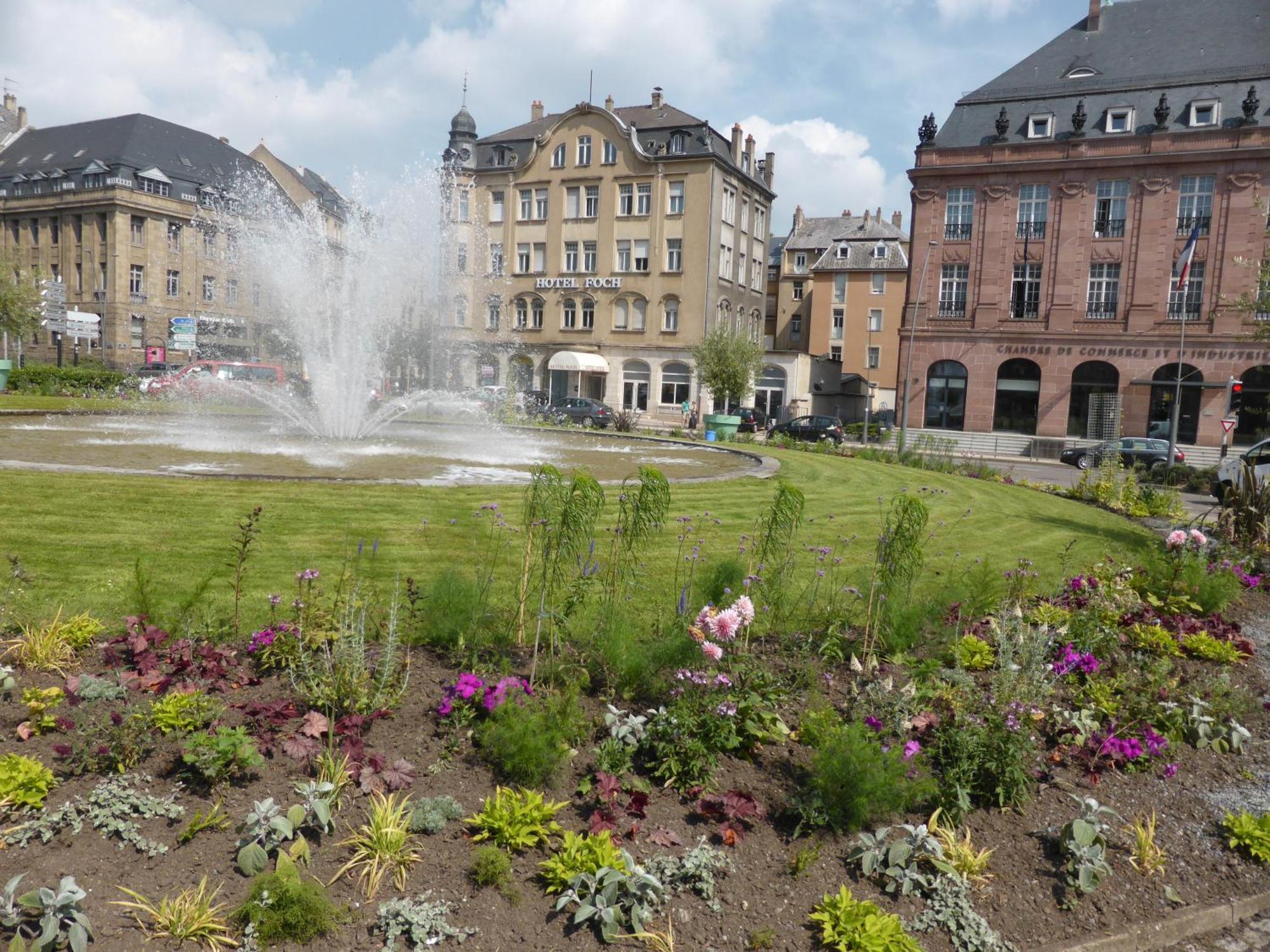 Hotel Le Mondon Metz Bagian luar foto